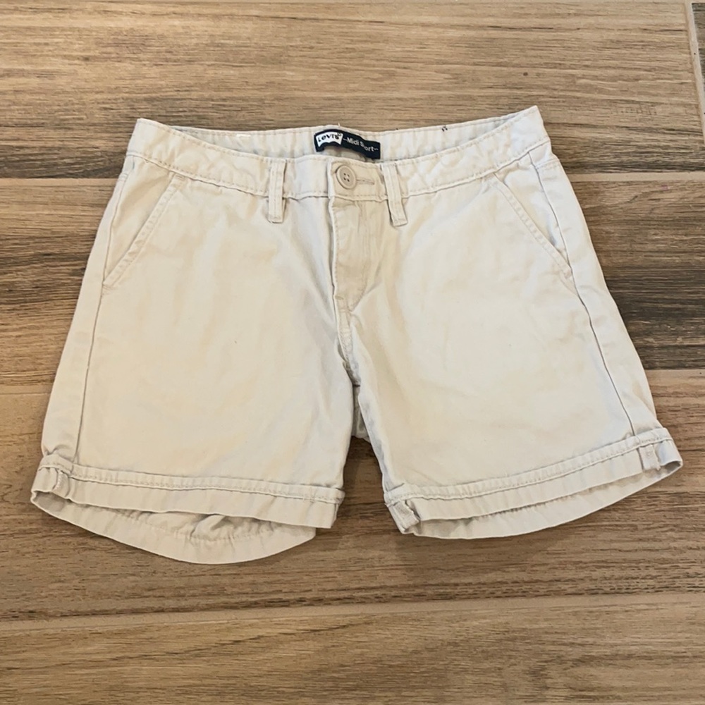 khaki shorts